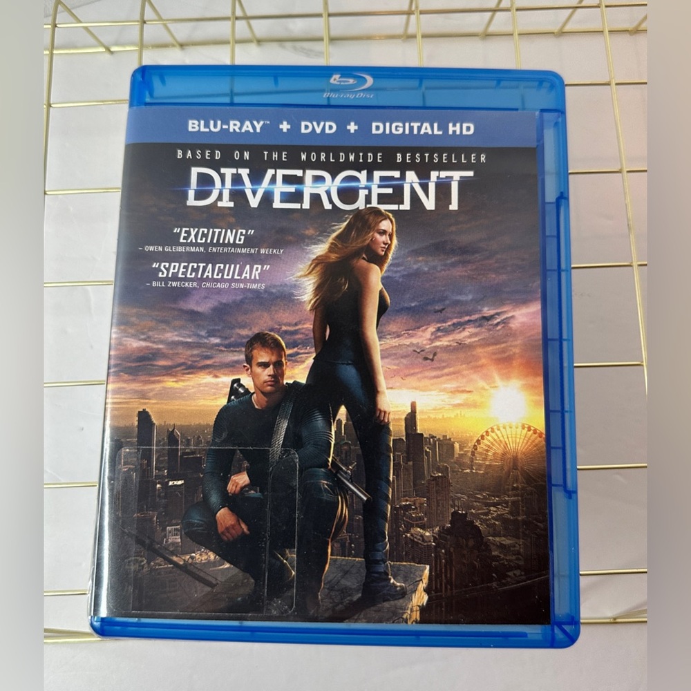 DIVERGENT BLU-RAY+DVD+ Digital HD 2 DISC SET